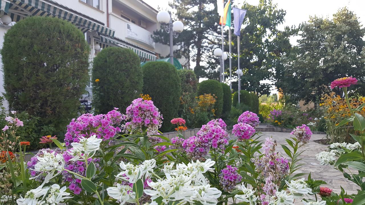 Paradise Hotel Madzharovo 외부 사진